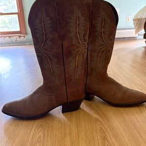 Ariat women’s cowboy boots